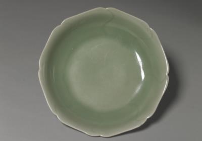 图片[2]-Floral-shaped celadon dish. Xuande period (1426-1435), Ming Dynasty-China Archive